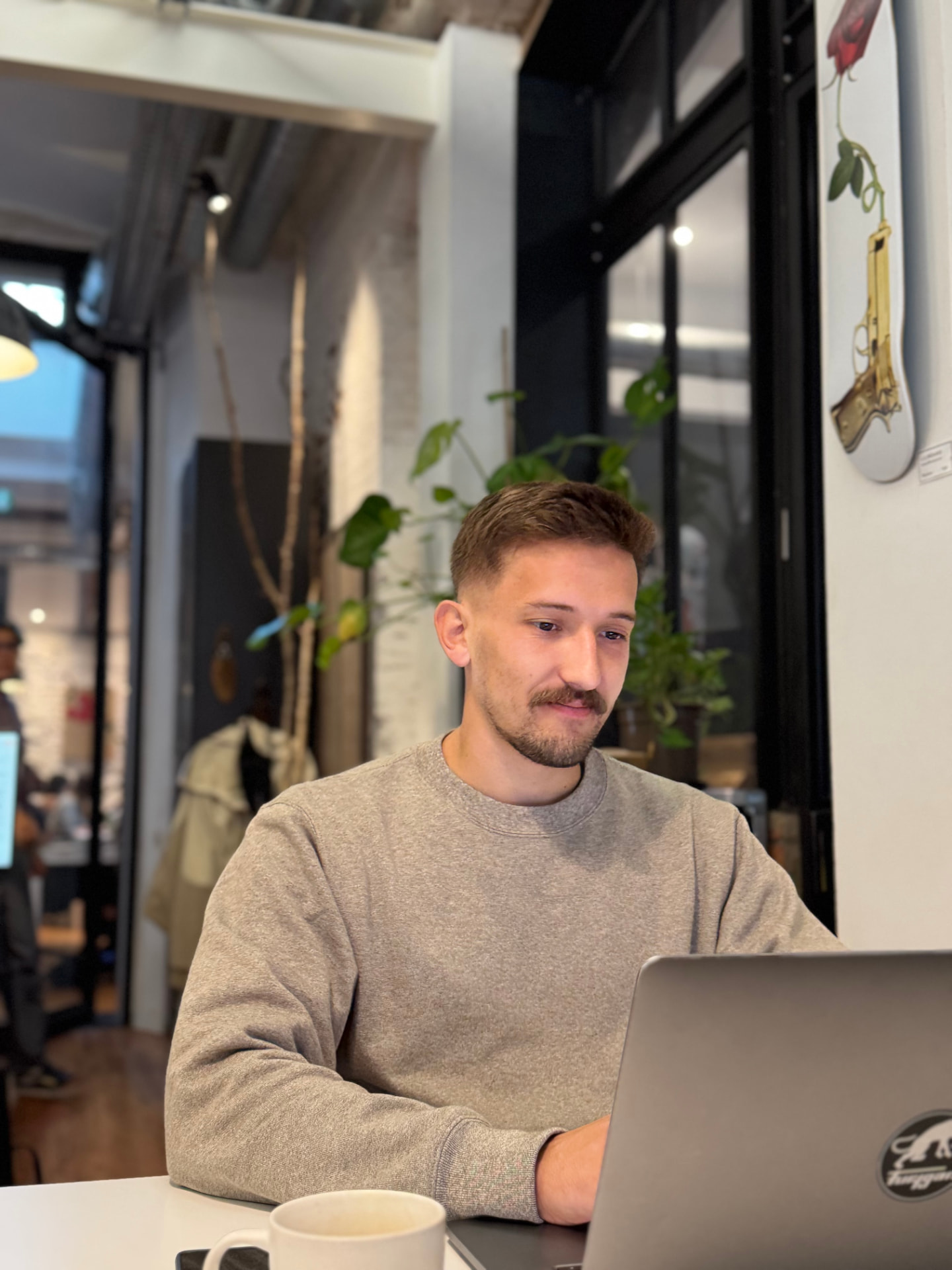 Votre freelance Meta Ads en séance de travail